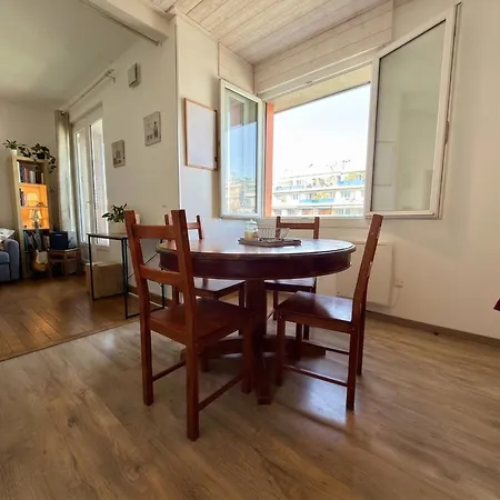 Appartamento Foch, 1bedroom Kitchen, Unobstructed View, Tram, Train Station, Shops Grenoble