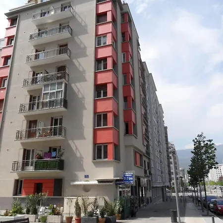 Foch, 1bedroom Kitchen, Unobstructed View, Tram, Train Station, Shops Appartamento